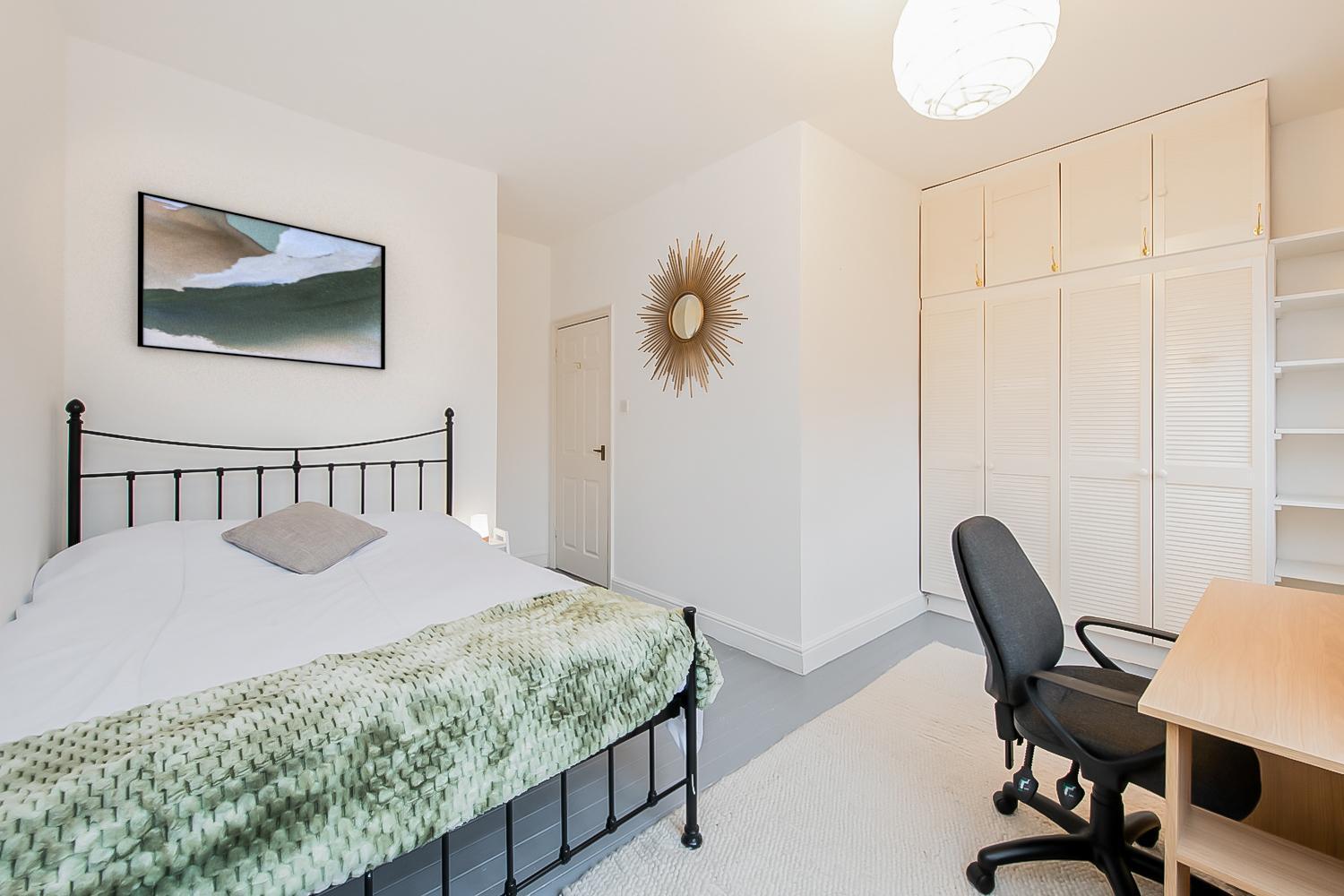 Апартаменты 2-bed In The Heart Of Camden *