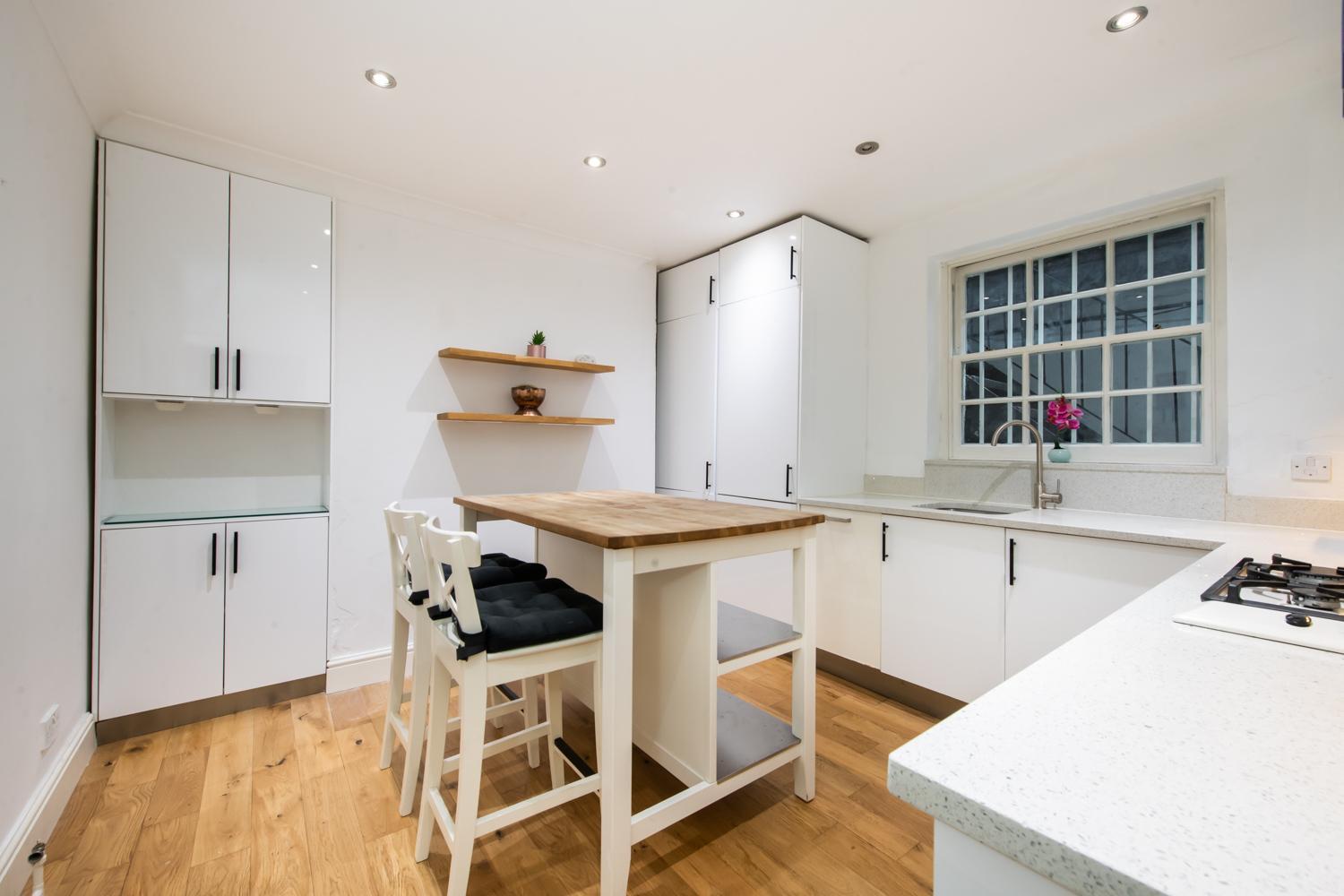 Апартаменты 2-bed In The Heart Of Camden